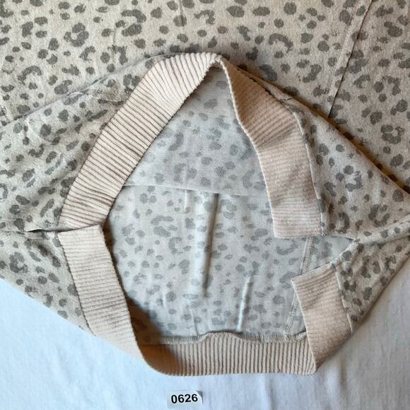 Sweet Romeo Women’s Long Sleeve Screw Neck Knit Blouse size XS, Leopard Tan - Picture 5 of 7